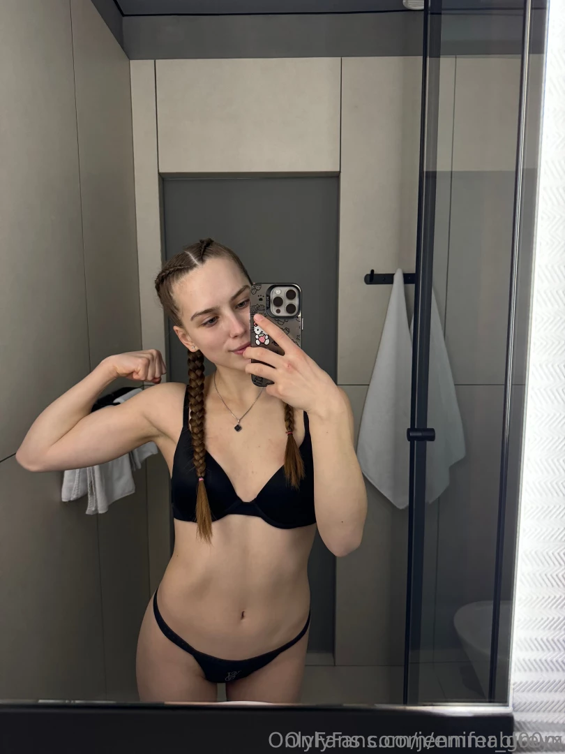 She s online rn subscribe for free to the cute amp petite 