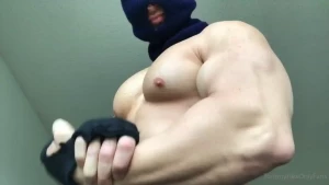 For those of you that love big smooth shaven pecs this is the video