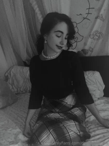 I need opinions do you think i pull off the vintage look would you be part 7