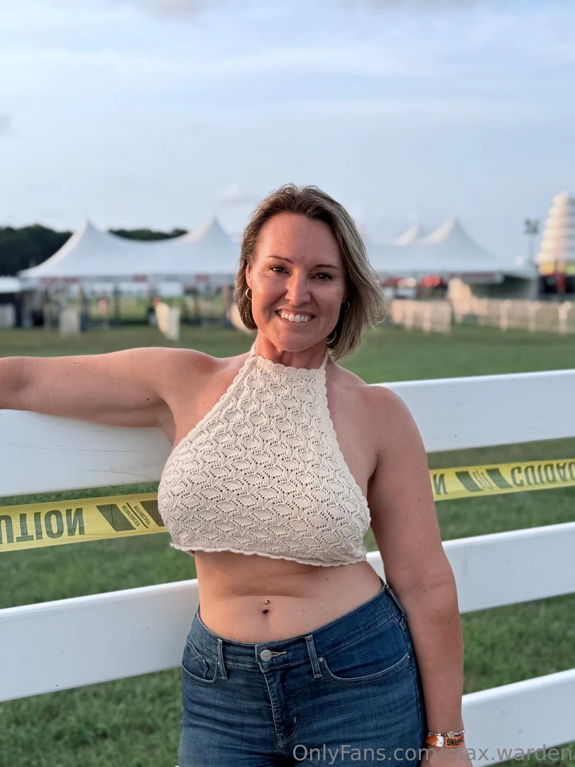 Frisky friday using this pist today to show off the sexy milf mom mrs 