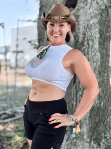 Frisky friday using this pist today to show off the sexy milf mom mrs part 1