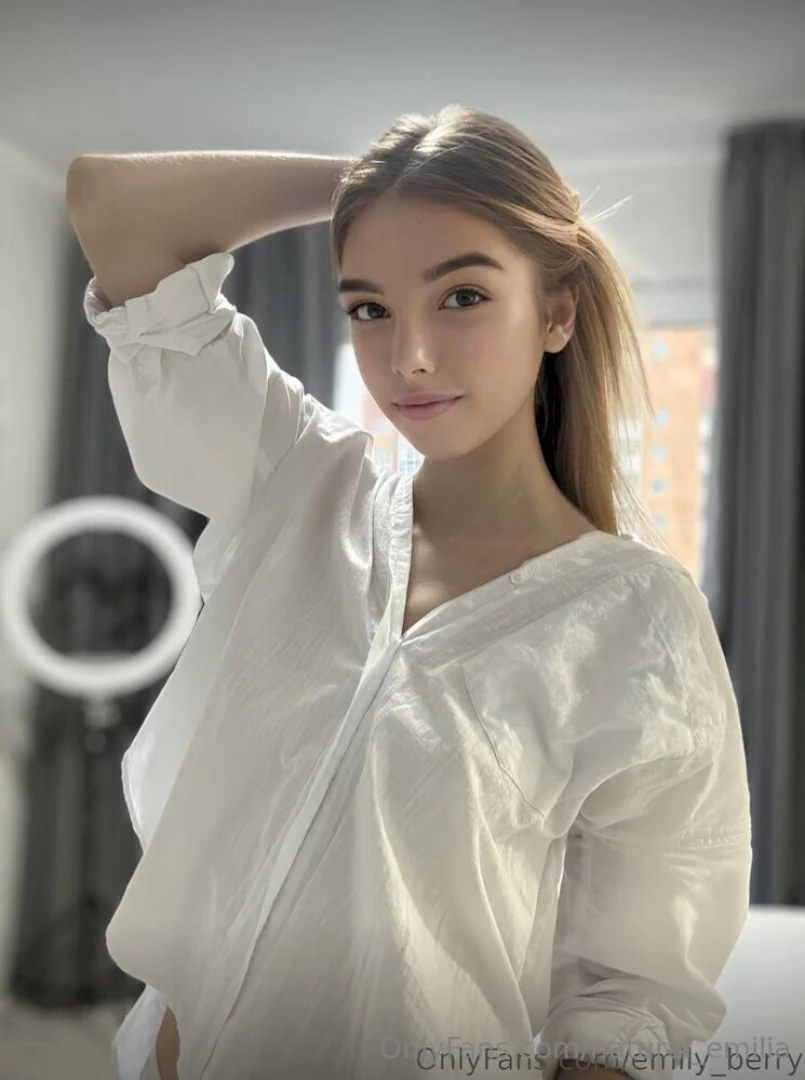 Free you want to see her emily_berry tearing her pussy with her part 162 