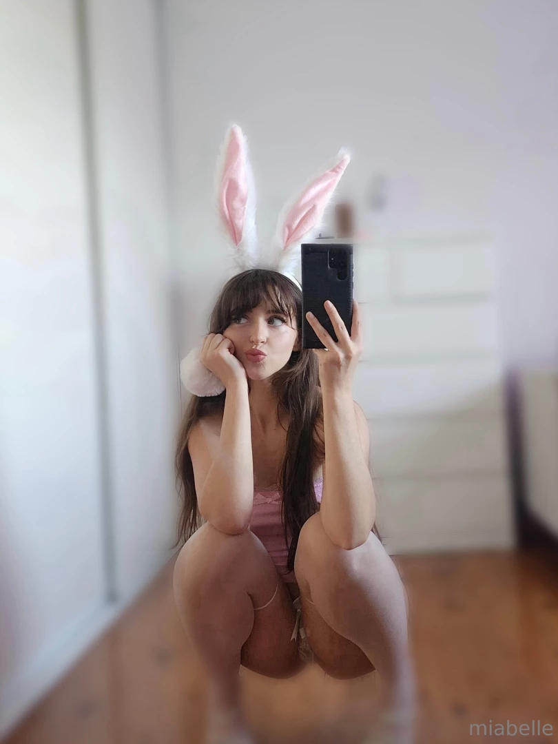 Happy easter from this lil bunny 