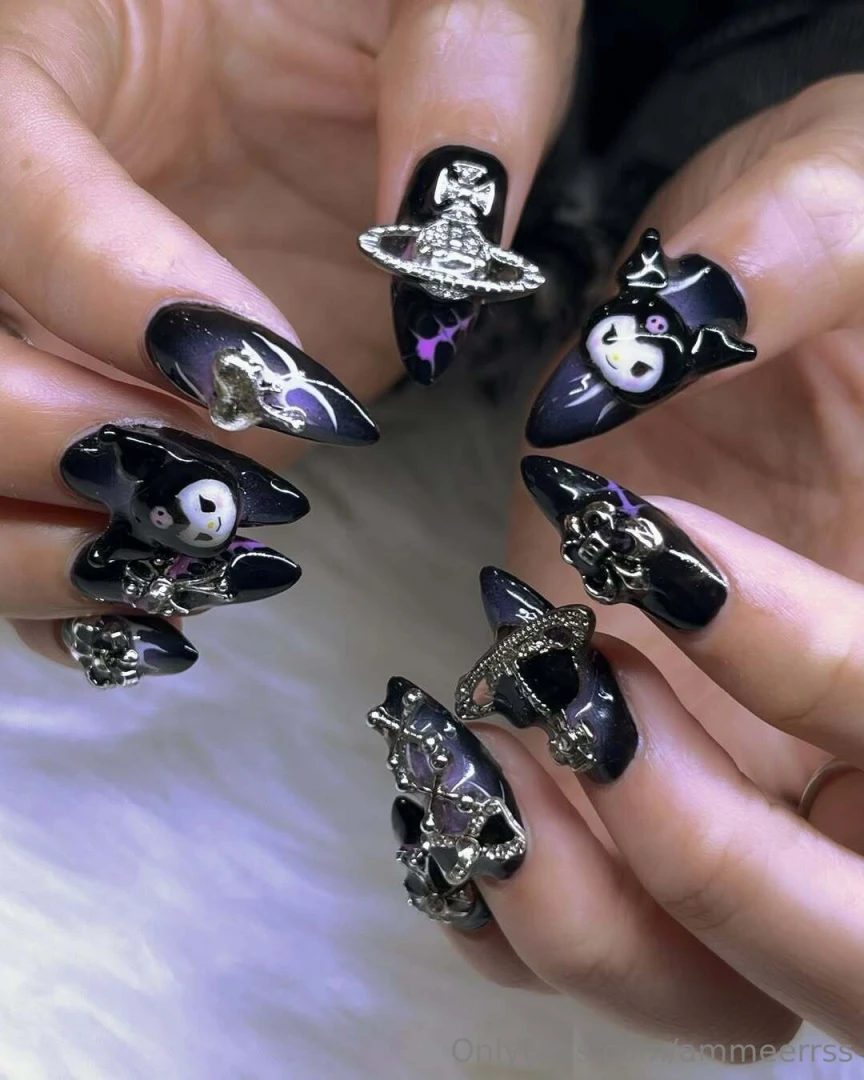 Ignore me and just look at my nails lol 