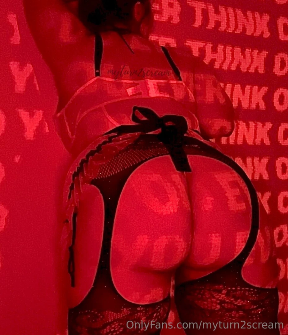 Like this to smack my ass you know you wanna get this to 30 likes amp 