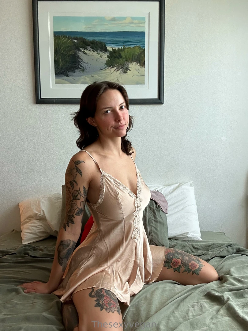 I have my liveshow tonight at 8pm cst on my vip page thesexyvegan i 