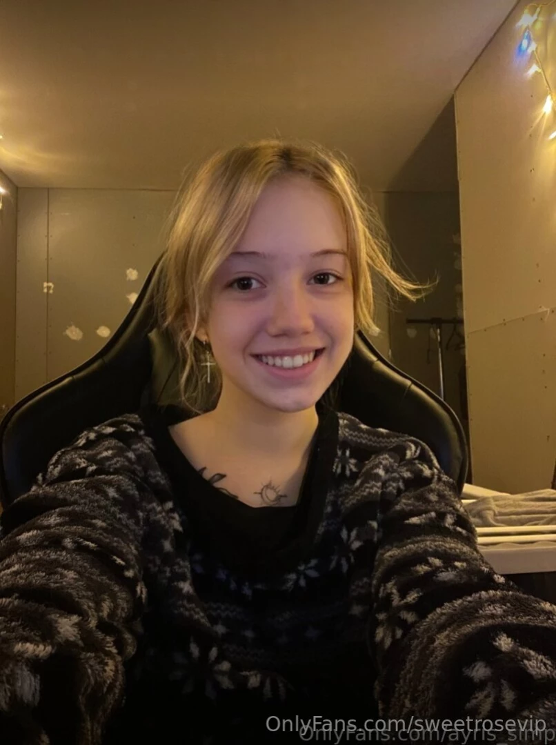 Cute kitty ayriss_simp loves cocks of all sizes when she gets horny part 13 