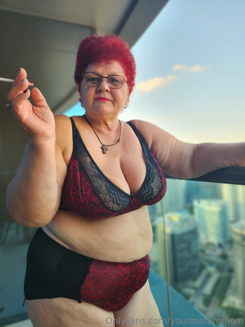 Hey sweeties mommy is back 