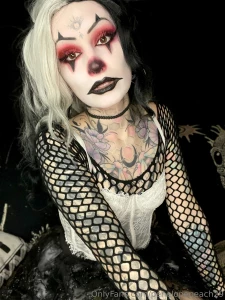 Honk honk are you enjoying my goth clown look part 2