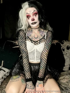 Honk honk are you enjoying my goth clown look