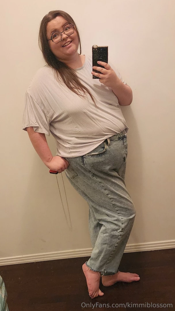 Posting some topless jeans photos in 12 hours on my paid page 