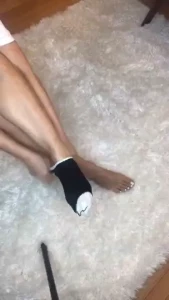 Check your messages to watch me sockless and giving myself a feet