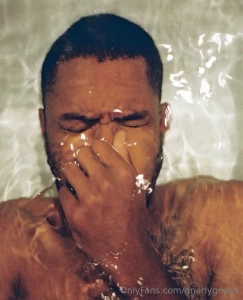 Christopher edwin breaux or you may know him as frank ocean this man s part 1