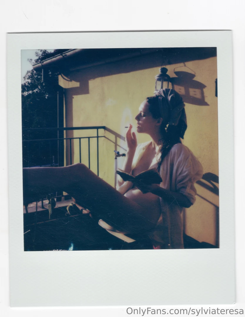 Look by s bastien tellier playing in the background 