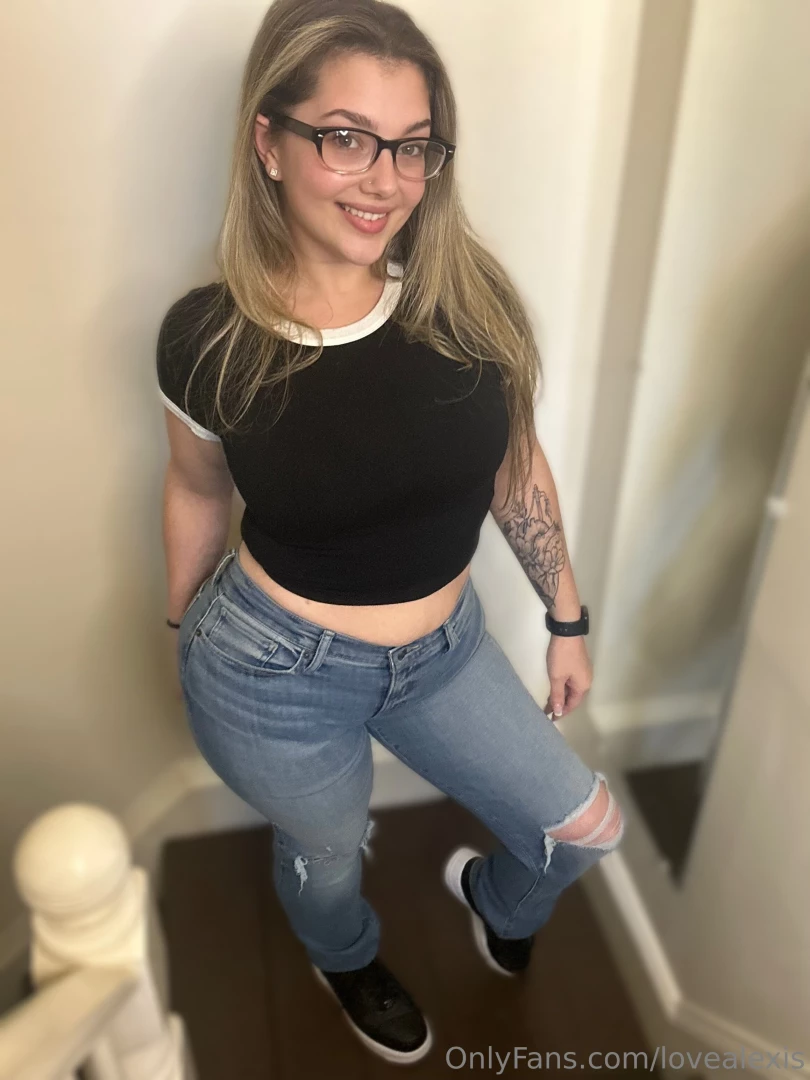 I have so many cute clothes and shoes on my wishlist 