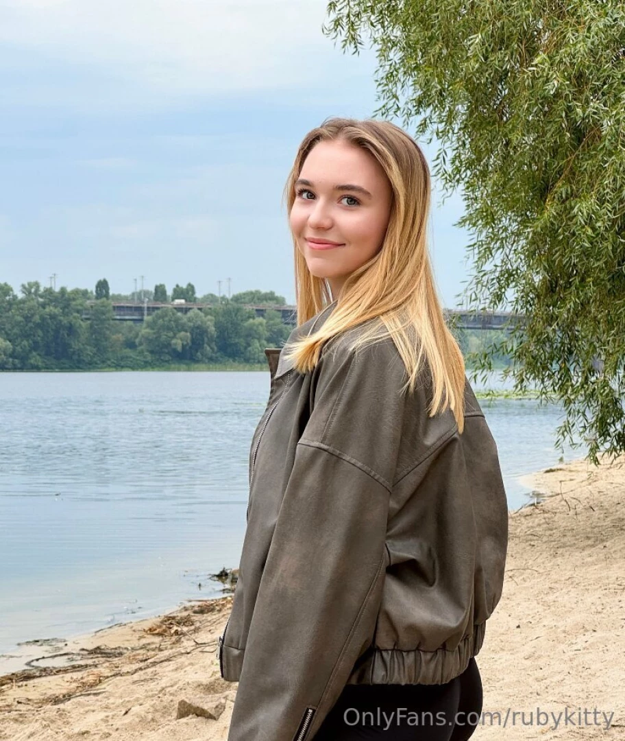 Pretty girl victoria_lewis this hot girl victoria_lewis has been alone part 53 