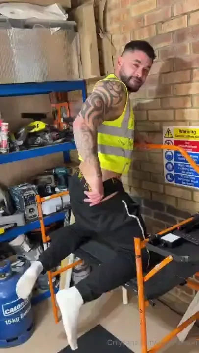 Warning men at work there s no problem a good hammering can t solve my 