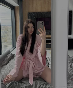 Hello i m vivian vivian_tul and i always try to stand tall and keep my part 19