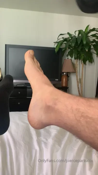 5 minutes of my big sexy feet 