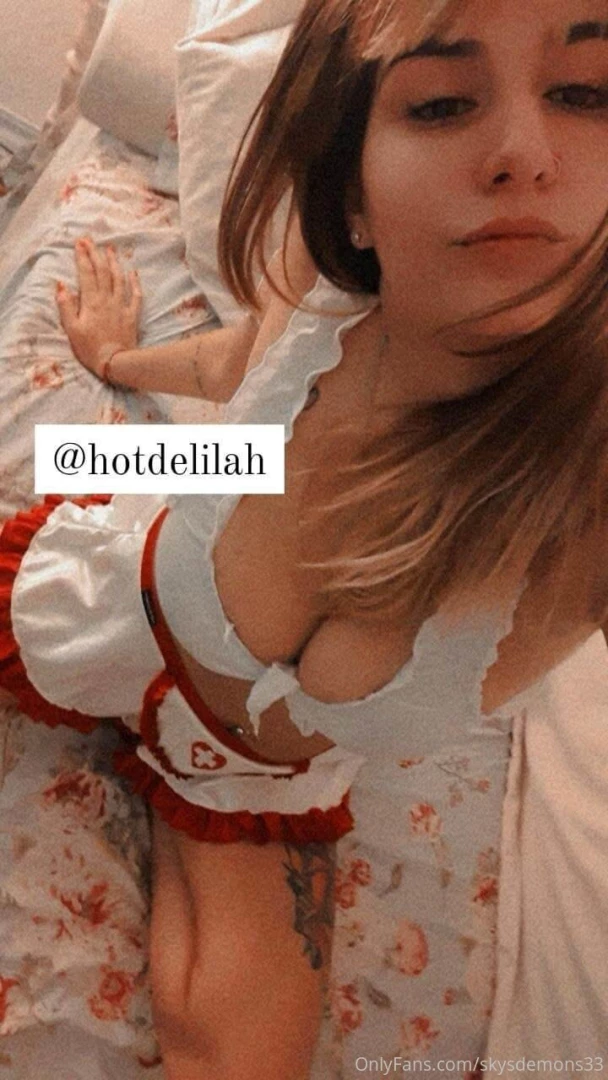 Horny babe online hotdelilah 
