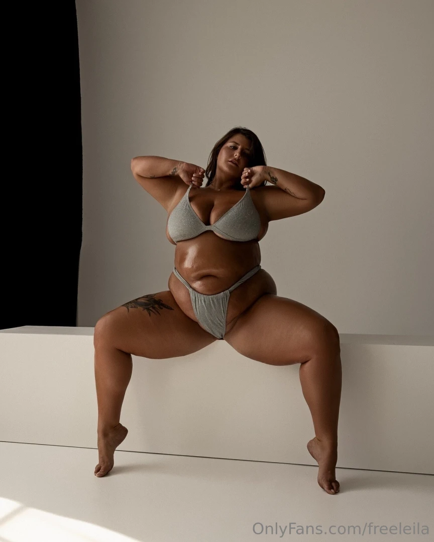 Going live on my vip page leilalewisx in 1 hour 