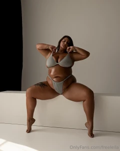 Going live on my vip page leilalewisx in 1 hour