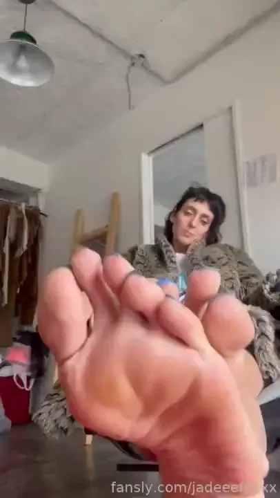 Taking a break relaxing my feet and thinking about what i would like 