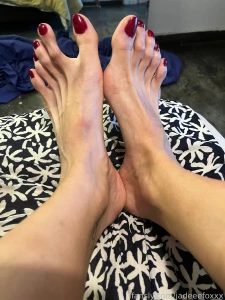 Veinte feet fyp toes fetishtoes feetfetish bigfeet part 2