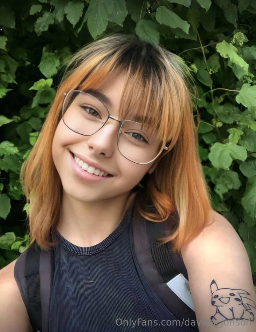 Beatrixmay just turned 18 and her page is already filled with part 322 