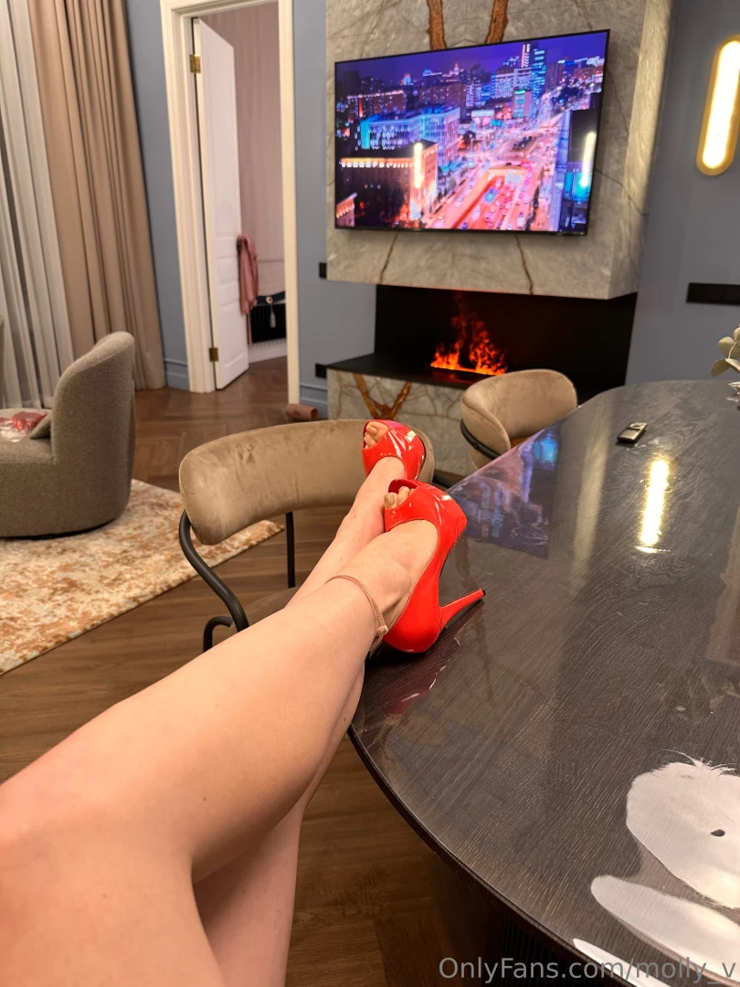 I would like to have you under my heel 