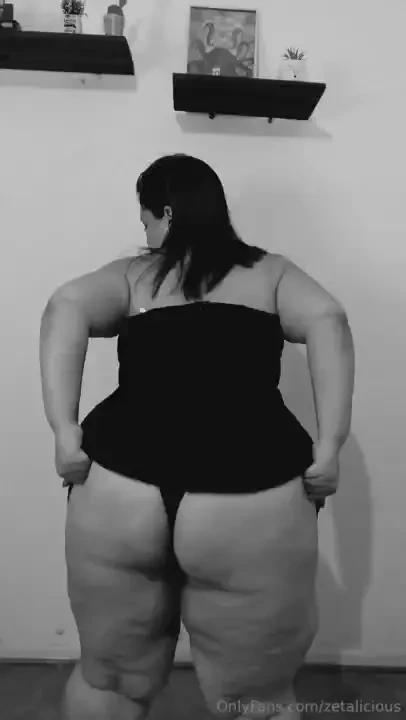 Irresistible i know it provokes to kiss it and bite it 