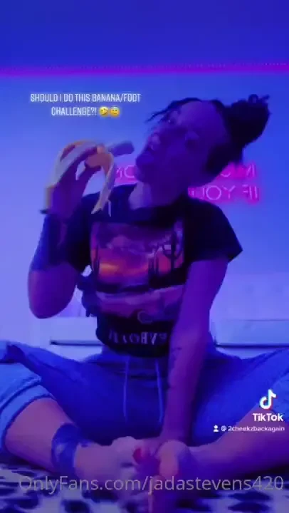 Should i do the uncensored banana foot challenge live on here i think 