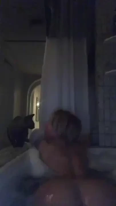 If she freaky she gon bust it 