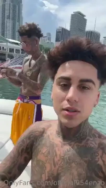 Who wanna see me fuck 