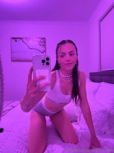 Just hanging out in my room what are you doing babe