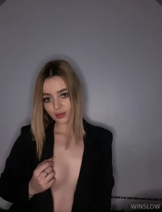 How do you like this style is it better without a jacket