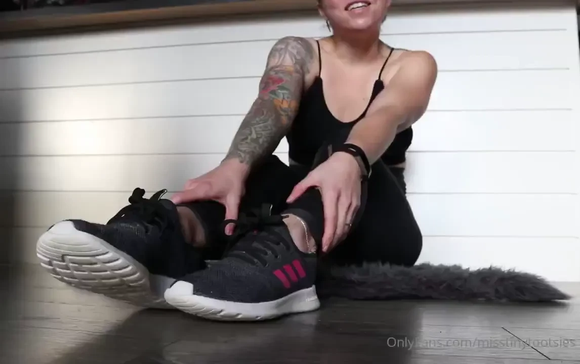 Guess what s on the menu today loser misstinytootsies s sweaty stinky 
