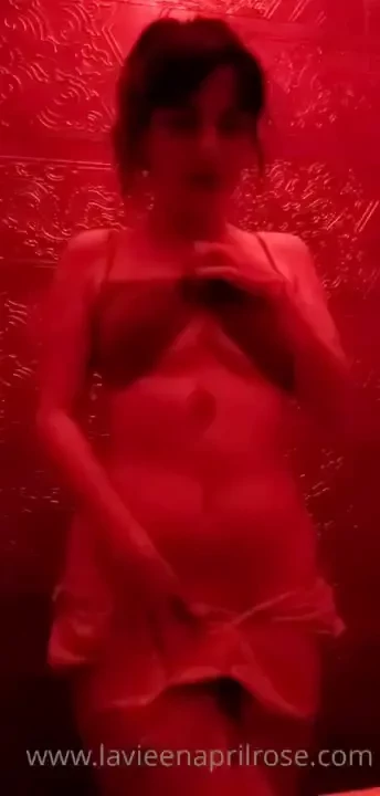 Red red wine stay close to meeeeeeeeee 