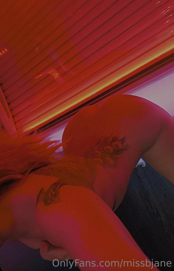 Who thinks i should get naughty naughty next time i visit the sunbed 
