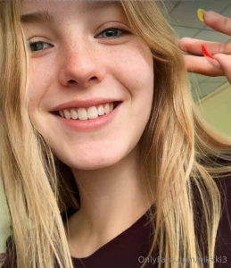 You should be here right now goldendivaa hot cutie goldendivaa is all part 471