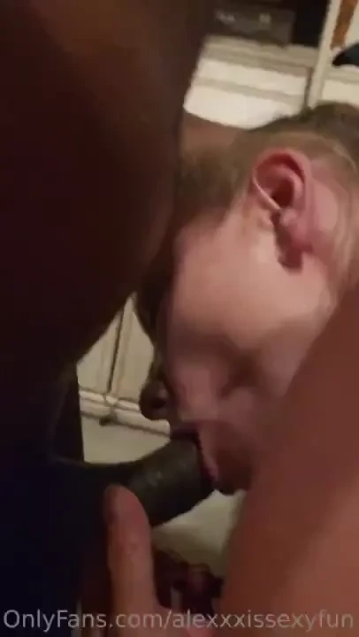 I hooked up with a fan i loved sucking his cock and having him finger 