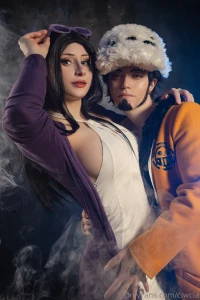 Can we take a moment to appreciate this glorious sideboob akemi