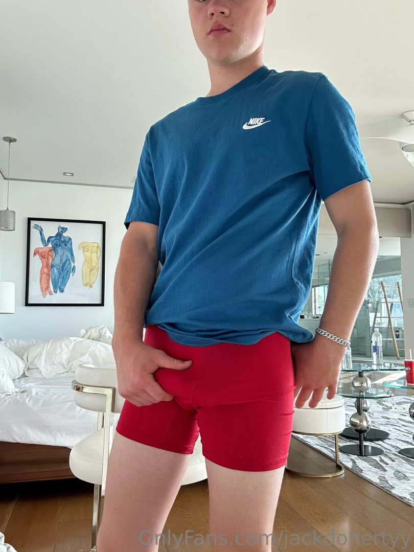 Please tell me i m not the only one who woke up this horny 