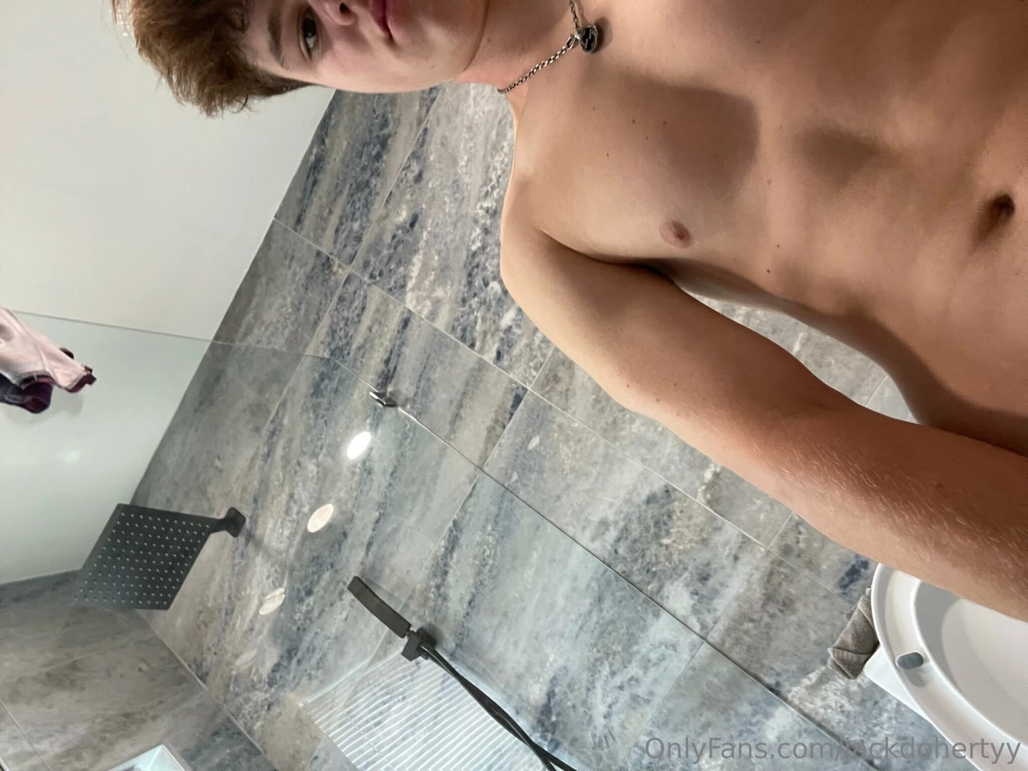 Suddenly i turned on while i was shaving 