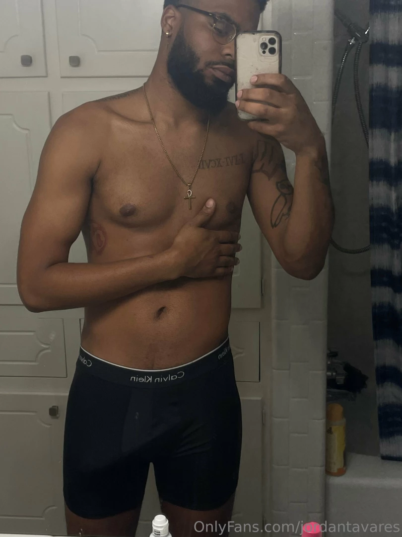 My best friend and roommate bigdaddyblack16 got the biggest dick i part 1 