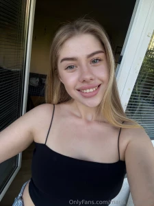 Let me distract you vanessa_gold cute girl vanessa_gold loves to play part 97