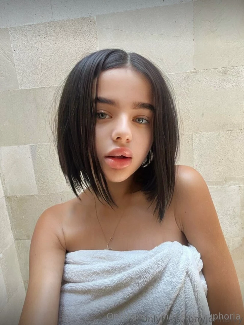 Emmasweety_4u is wet right now free subscription only now she wants to part 118 