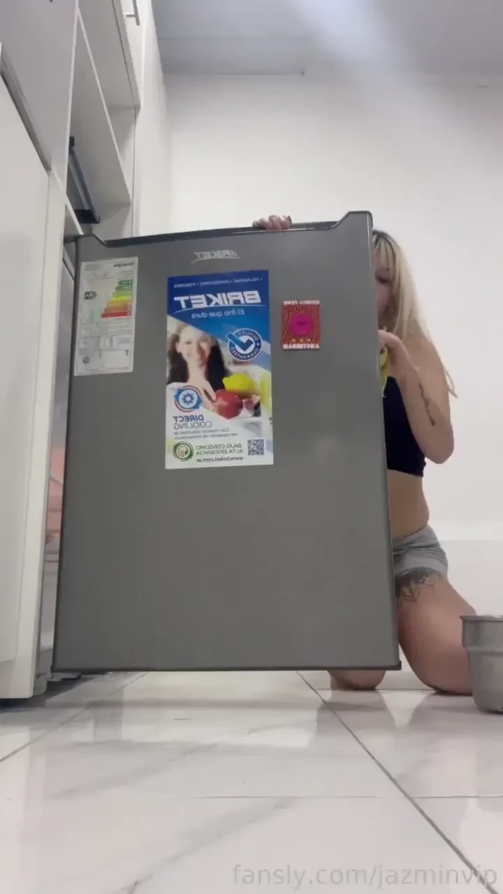 Today i had to clean the refrigerator it was so dirty that i didn t 