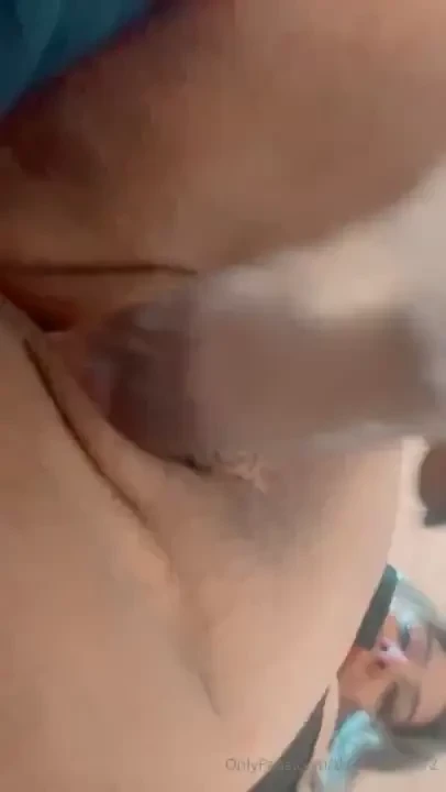 Me puse a jugar con mi juguete qued todo mojado 