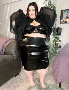 A super sexy date night look that quickly slides off into a staying in